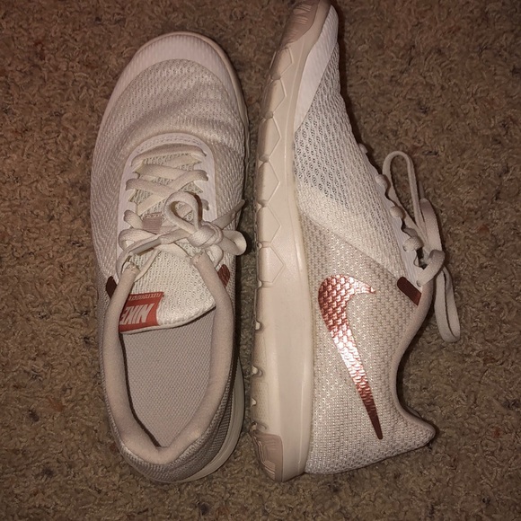 White and rose gold nike sneakers - Picture 3 of 5